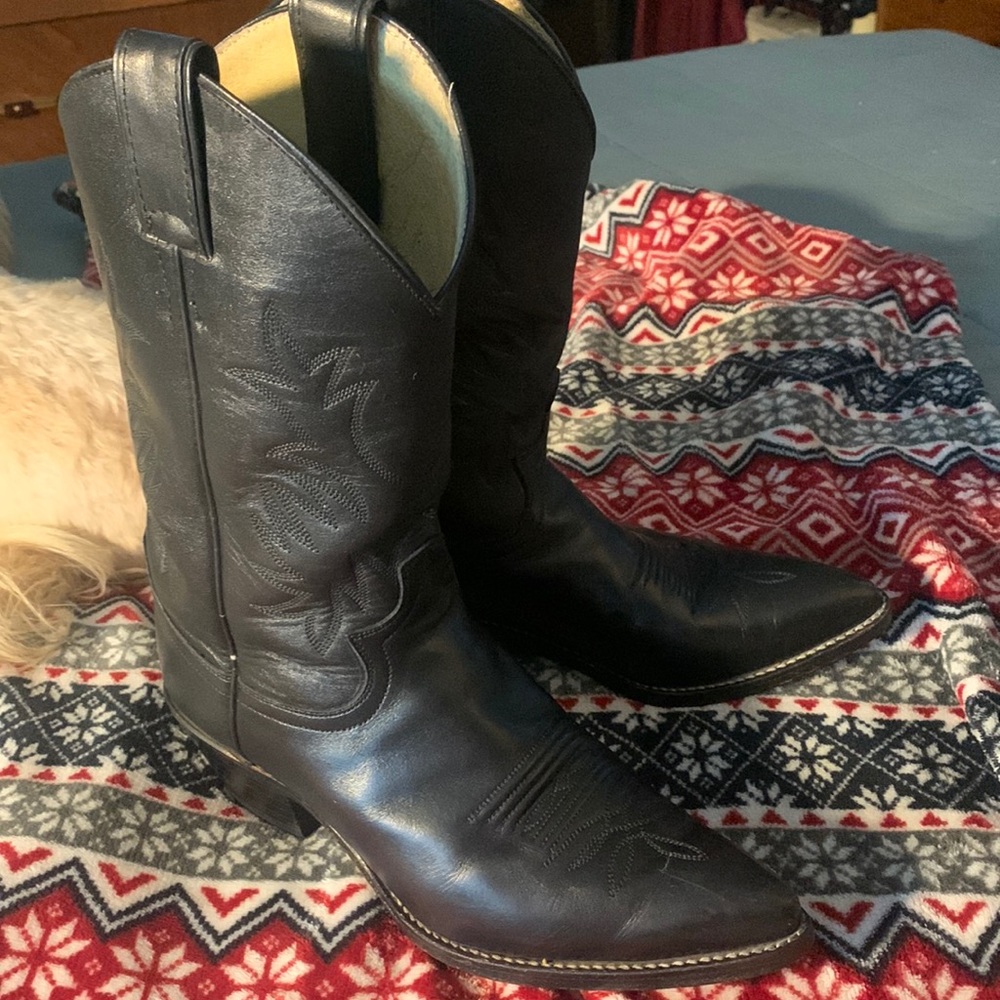 Justin’s black leather 7.5 women’s boots